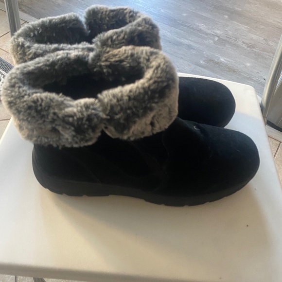 Khombu Women Boots - Picture 1 of 4